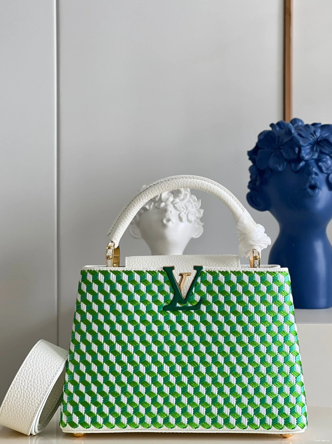 First bag ru CAPUCINES LOUIS VUITTON BB 0728